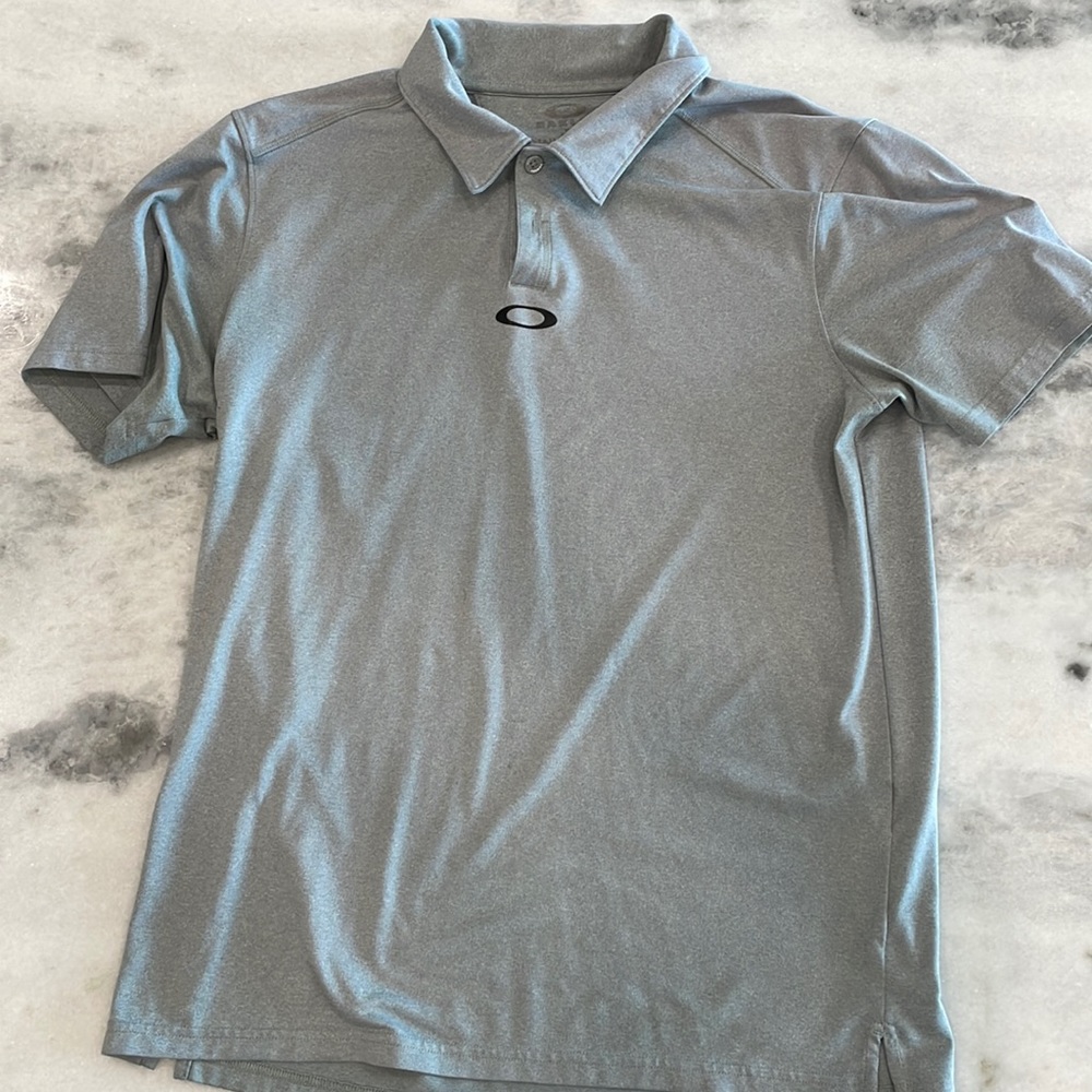 Mens medium Oakley golf shirt Tailored Fit